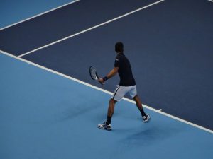 Nên chọn cú tennis backhand 2 tay hay backhand 1 tay?
